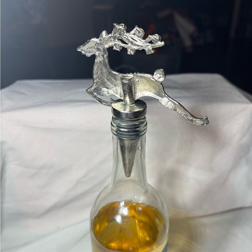 ☃️❄️☃️ New! Cherished Traditions Rhinestone Reindeer Wine Bottle Stopper - Picture 3 of 6